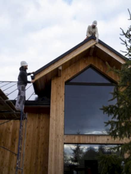 long-shot-men-working-together